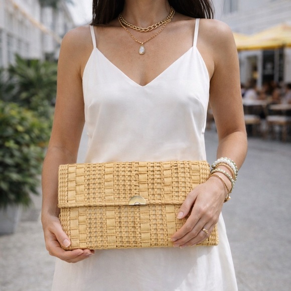 Vintage Handbags - Vintage Woven Straw Clutch Bag Tan Gold Fully Lined